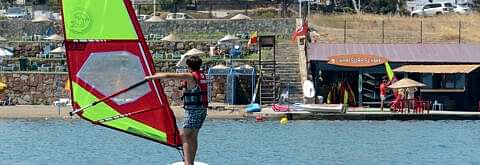 Ayvalık Merkez konumunda tek Rüzgar Sörfü Okulu
